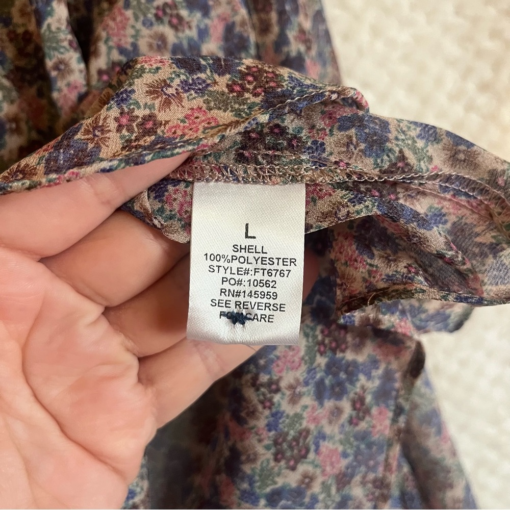 Dress Forum Button-Up Blouse Long Sleeve Lightweight Blue Pink Floral Large NWT - Picture 6 of 6